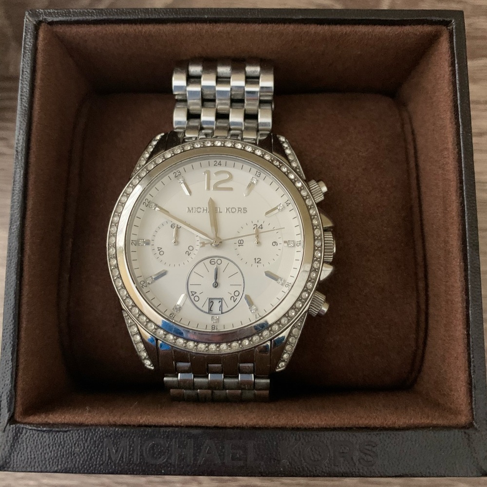 MK 5834 Presley Crystal Silver Tone Glitz Watch